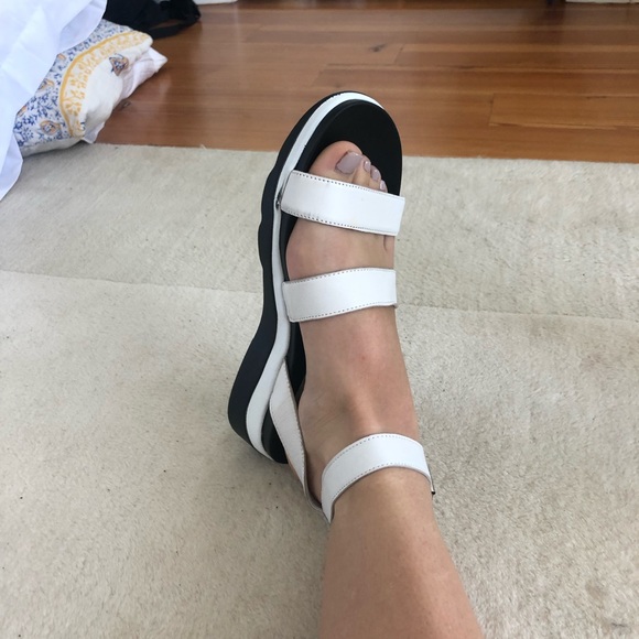 Sandals - Picture 4 of 4